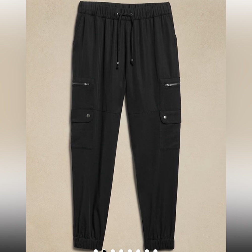 Banana Republic  Black Cargo Jogger Pants - Casual Drawstring Tapered Fit